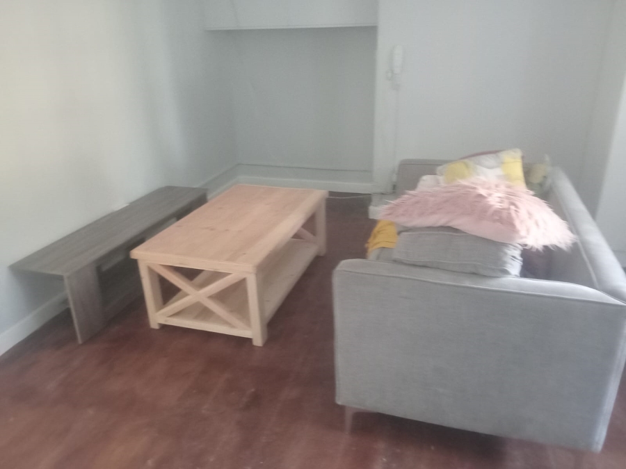 To Let 1 Bedroom Property for Rent in Southernwood Eastern Cape
